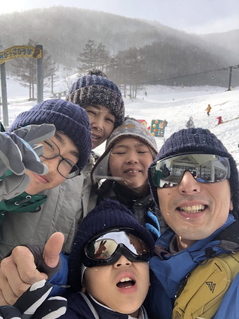 Hiroshi-san's Family Skiing