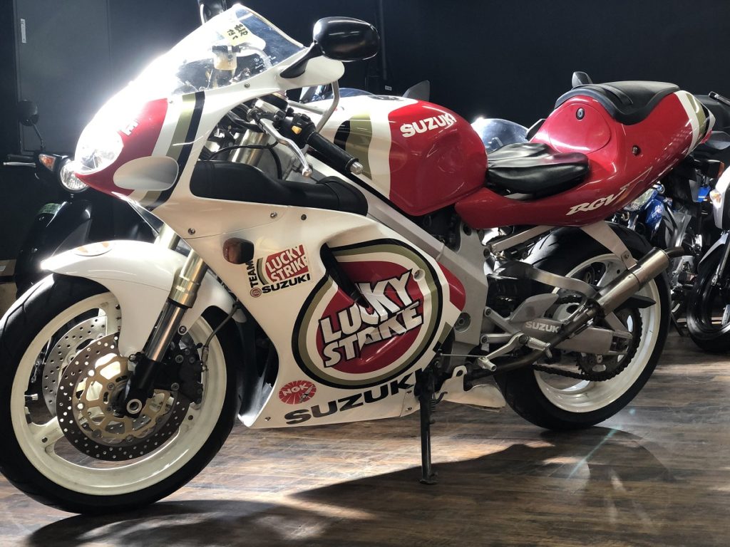 Motorcycle Spotlight: Suzuki RGV 250 Γ (Gamma)