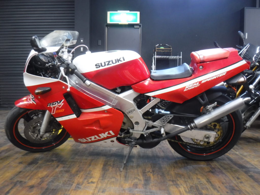 Motorcycle Spotlight: Suzuki RGV 250 Γ (Gamma) VJ21A