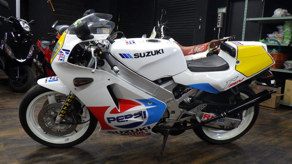 Nouvel échange : Suzuki RGV250 1989