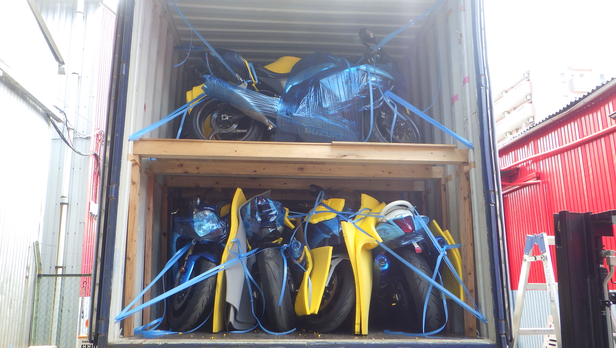 Shipping Example: 40FT Container, 35 Motorcycles!